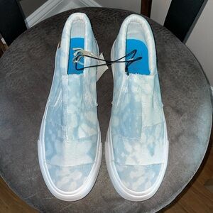 NWT MADDOX SKYHD BLOWFISH SNEAKERS